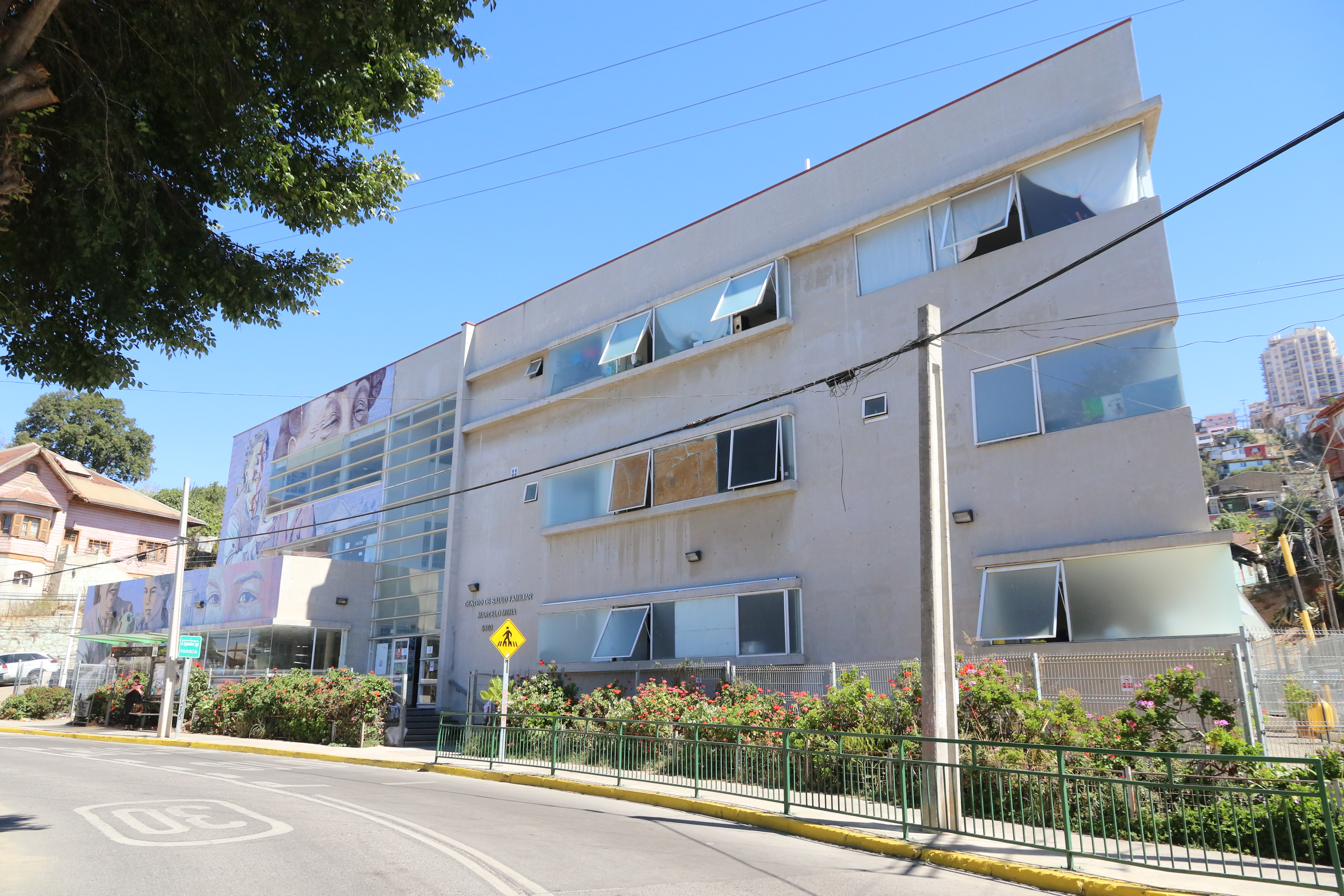 frontis del centro de salud familiar Marcelo Mena de Valparaiso